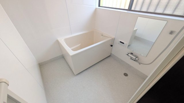 諏訪町３３１戸建の浴室