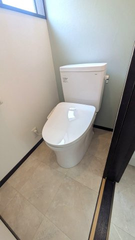 諏訪町３３１戸建のトイレ