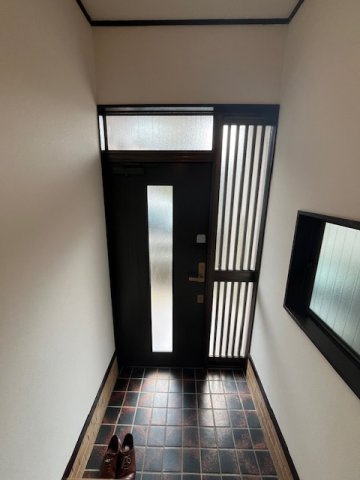 諏訪町３３１戸建の玄関