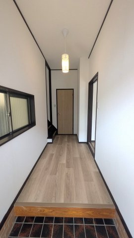 諏訪町３３１戸建の玄関