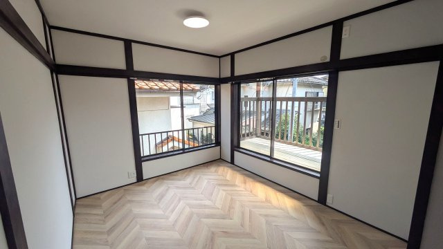 諏訪町３３１戸建の洋室