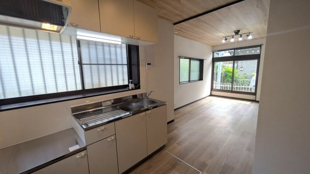諏訪町３３１戸建のキッチン