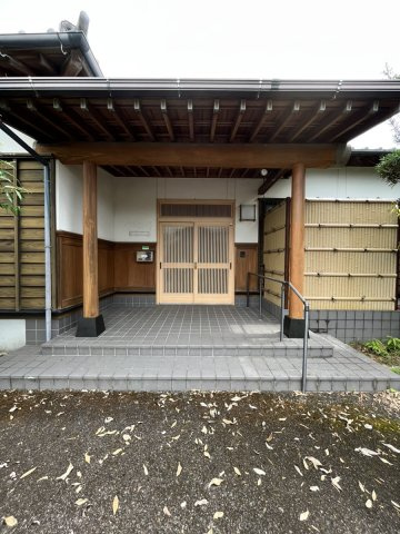 八代市本野町916　戸建の玄関