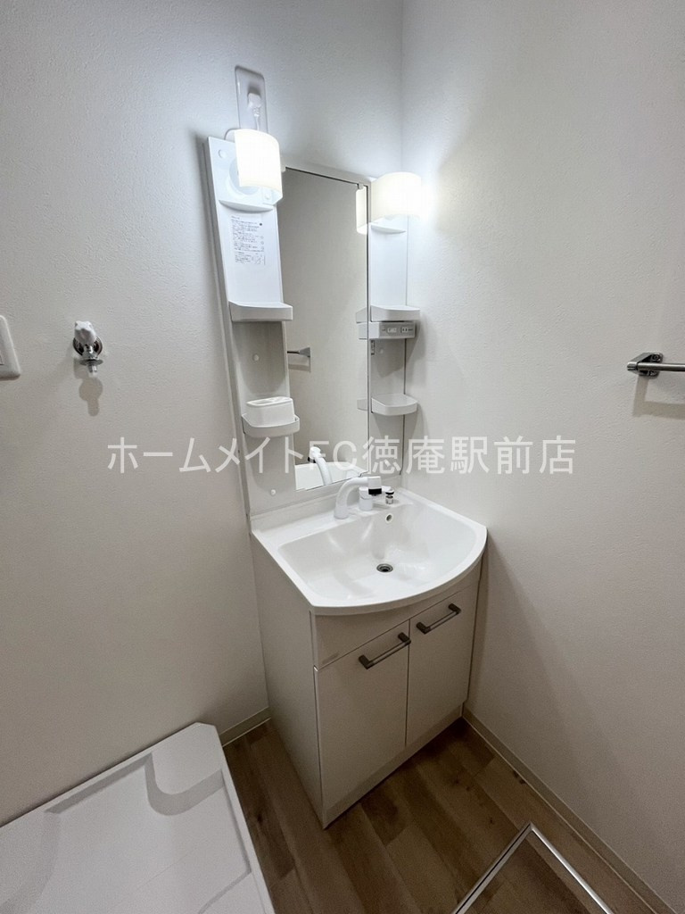 フジパレス稲田本町の独立洗面台