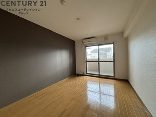 床色が落ち着いた色合いで、とてもきれいです。
