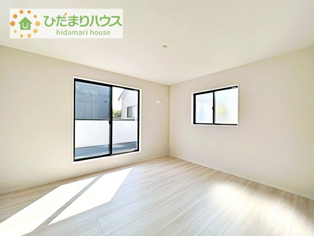 【寝室】 | 土浦市桜町1期　新築戸建 | バルコニーに面している洋室は、主寝室にどうぞ(^^)/