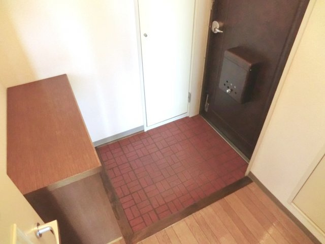 ホワイトオークヴィラ中尾台の玄関|別室参考写真です。