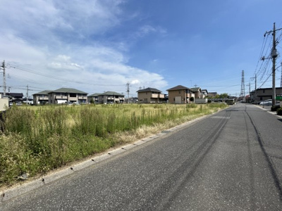 【前面道路含む現地写真】 | 【堀米第6期　現地外観】
※令和7年9月時点