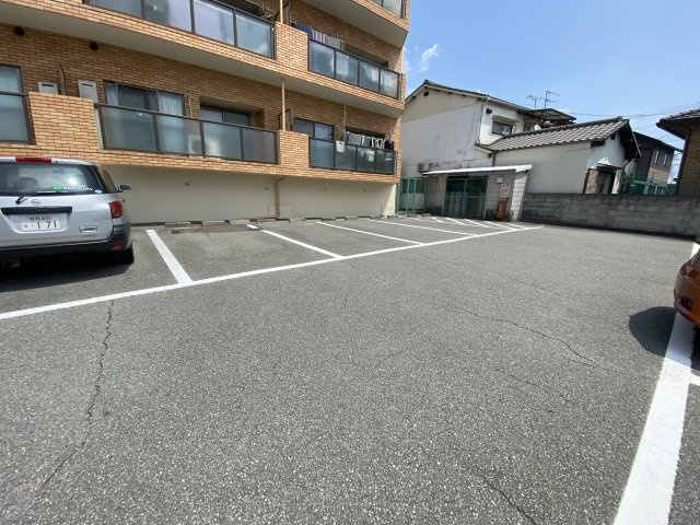 ブリージェ姫路の駐車場
