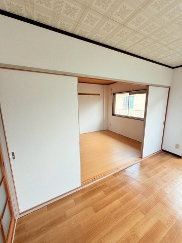 エルハイツイッセーの居間・リビング