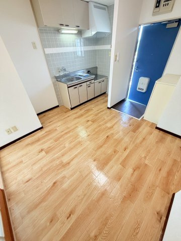 エルハイツイッセーの居間・リビング