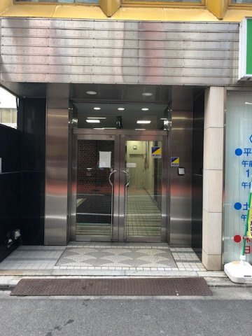 第１井上ビルの玄関