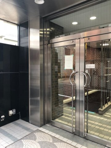 第１井上ビルの玄関