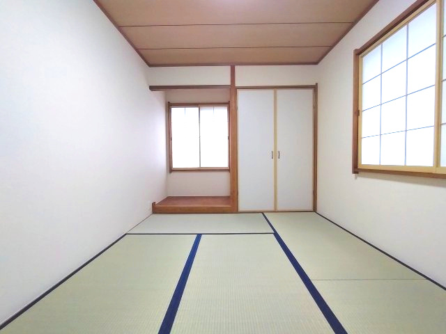 緑区平手北二丁目　売戸建の和室|落ち着いた雰囲気の和室は障子から柔らかい光が差し込み心が安らぎます。