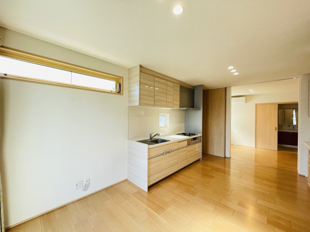 【居間・リビング】 | 深谷市上柴町東4丁目　中古戸建