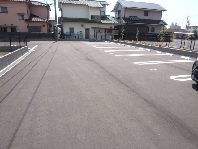 倉敷市中畝５丁目のアパートの駐車場