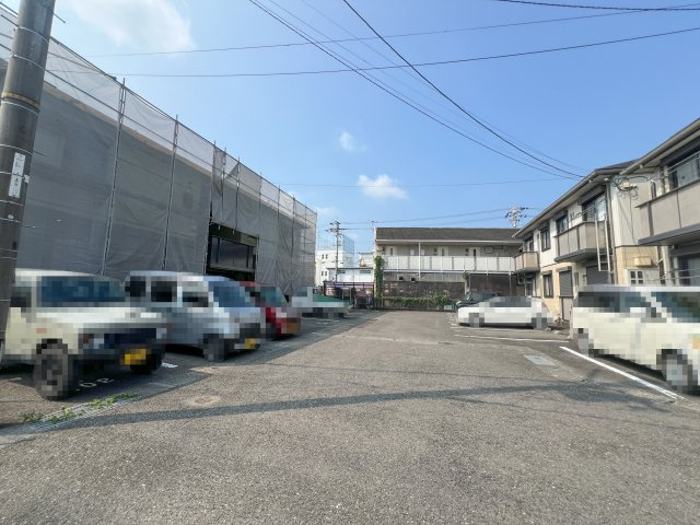 シャーメゾン・フレール D棟の駐車場