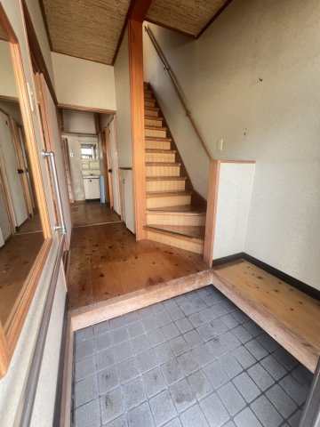 明石市野々上貸家の玄関