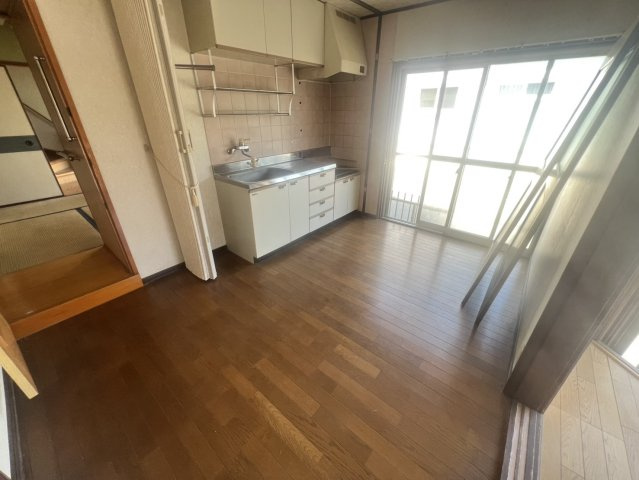 明石市野々上貸家の居間・リビング