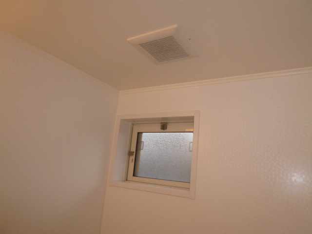 ヴィスタ桑田Ⅷの浴室|風呂窓・換気扇