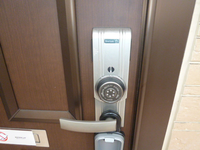 ヴィスタ桑田Ⅷの玄関|カードキー