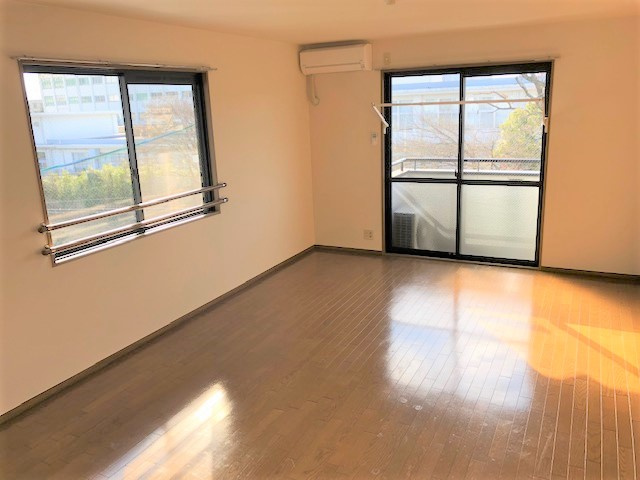 バティール西小森野A棟の居間・リビング|ゆったりとした居間です