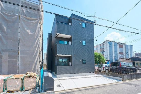 ＣＲＡＳＴＩＮＥ弥次ヱ町４丁目Ｃ棟の外観