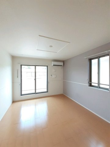 カメリアⅤ　Ａの居間・リビング|こちらの居間で趣味の時間をお楽しみください