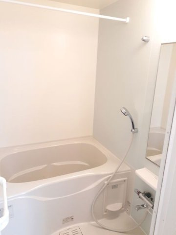 カメリアⅤ　Ａの浴室|コンパクトで使いやすいお風呂です