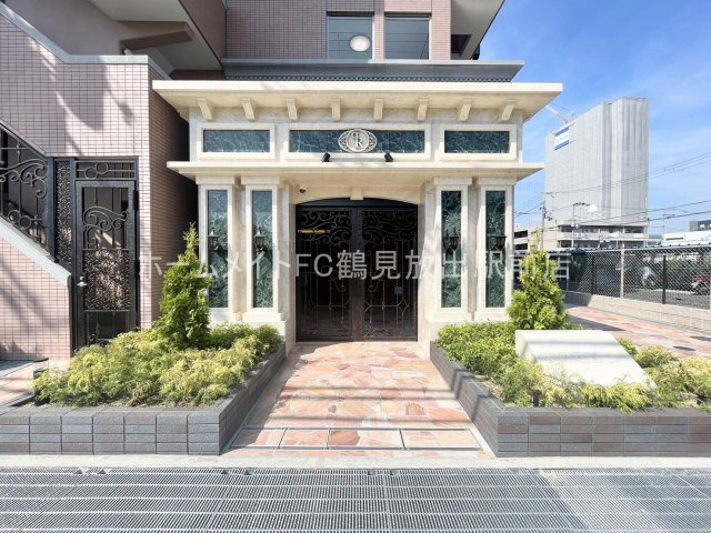 東大阪市長田中１丁目の賃貸マンションのエントランス