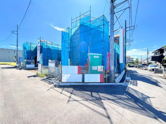 藤沢市高倉　新築戸建ての前面道路含む現地写真|◆前面道路も幅員があり車の運転も安心！前面道路は閑静な住宅地。車通りの少ない道路です。お子様にも安心です。
