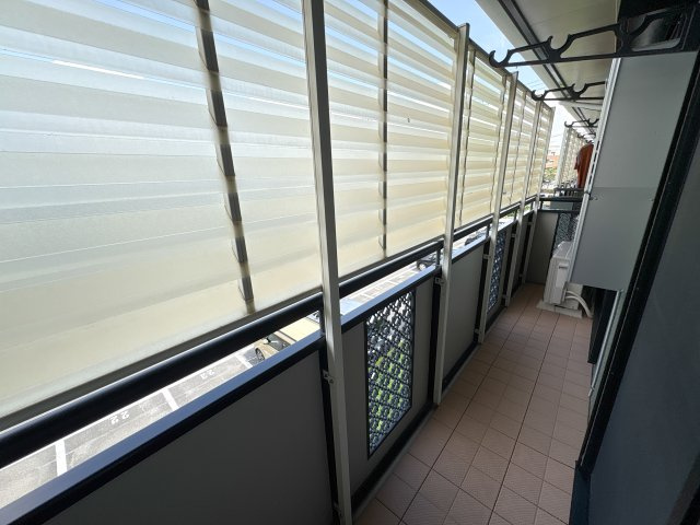 アゼリオ学園前Bのバルコニー