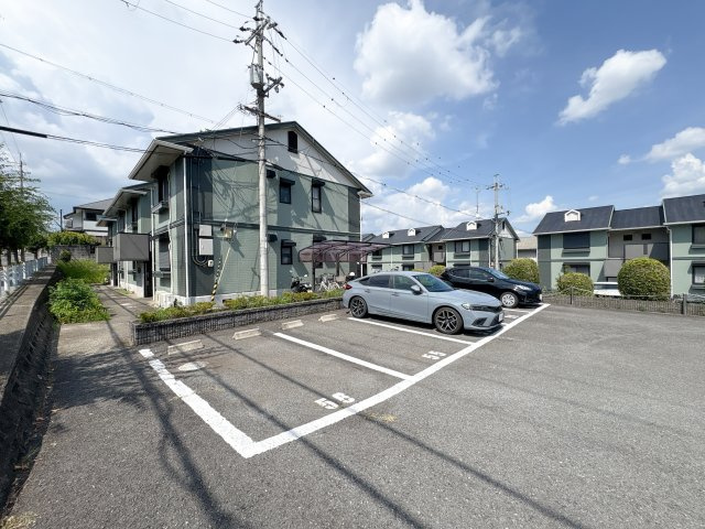 アゼリオ学園前Bの駐車場