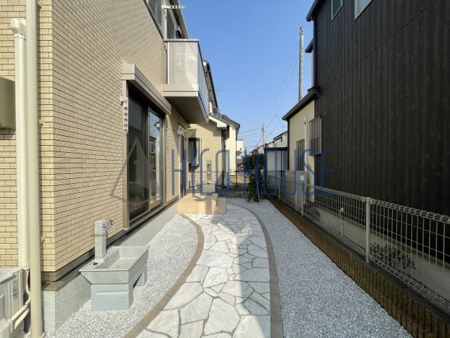 川越的場貸家 B棟の駐車場