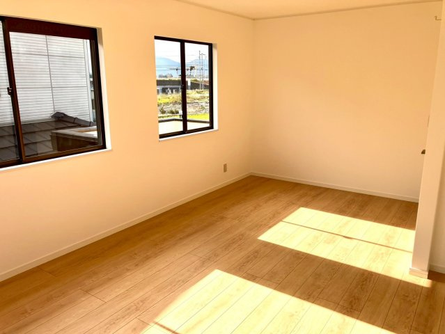 丸亀市田村町　水回り充実の再生住宅の洋室