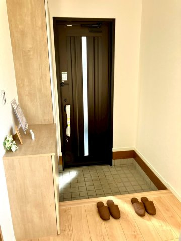 丸亀市田村町　水回り充実の再生住宅の玄関