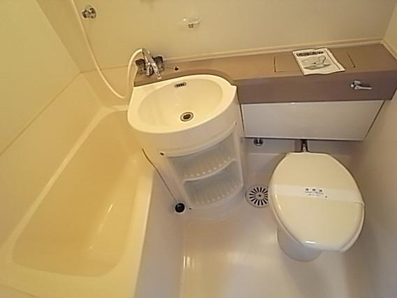 フルール岡本の浴室