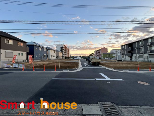 座間市入谷西　建築条件付売地　全16区画　の前面道路含む現地写真
