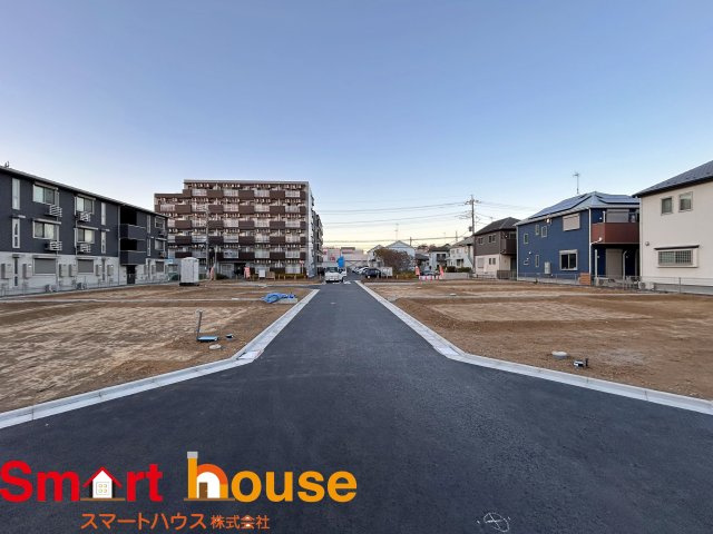 座間市入谷西　建築条件付売地　全16区画　の前面道路含む現地写真