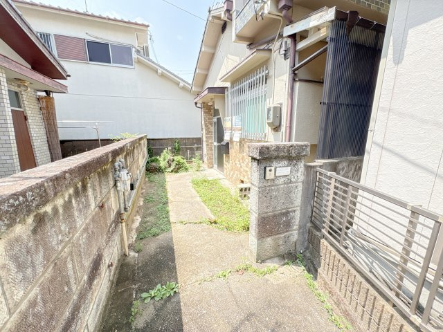 生駒市中菜畑2丁目貸家の庭