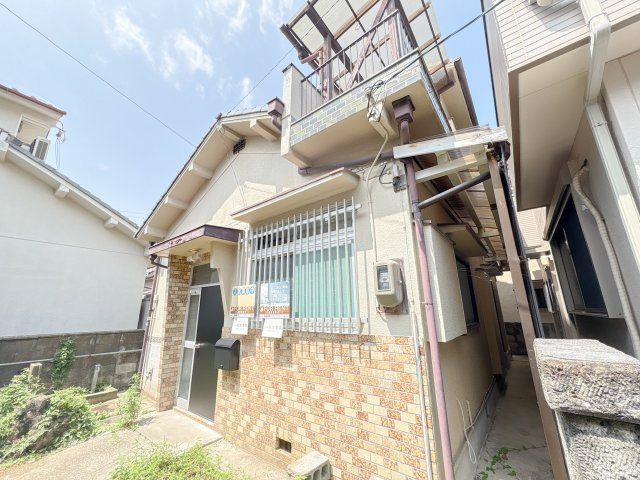 生駒市中菜畑2丁目貸家の外観