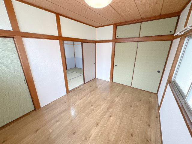 生駒市中菜畑2丁目貸家の洋室