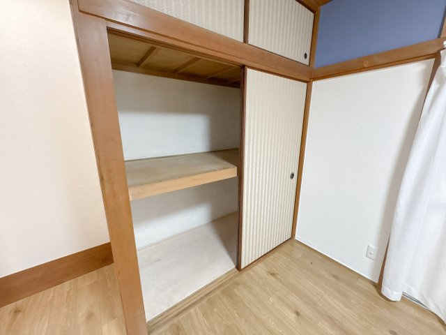 生駒市中菜畑2丁目貸家の収納