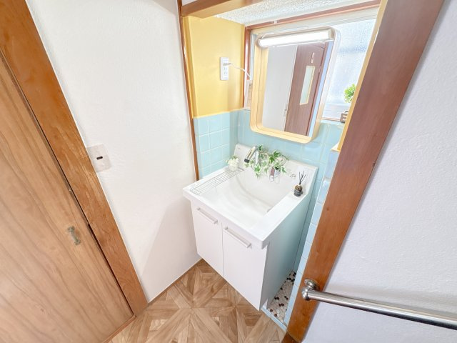 生駒市中菜畑2丁目貸家の洗面所