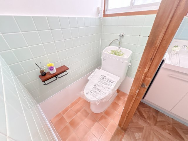 生駒市中菜畑2丁目貸家のトイレ