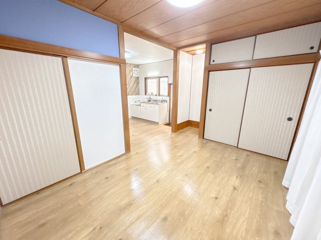 生駒市中菜畑2丁目貸家の居間・リビング