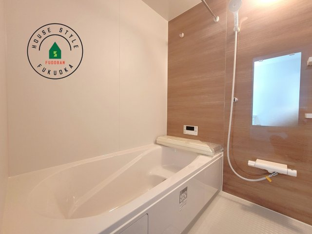 福津市福間南5丁目第6-2棟（2号棟）の内観：施工例|1日の疲れを癒してくれる広々バスルーム。雨の日のお洗濯にも大活躍な浴室乾燥機付です！