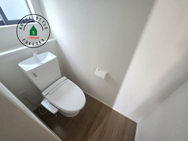 福津市福間南5丁目第6-2棟（2号棟）の内観：施工例|温水洗浄便座を完備しております。2ヶ所にトイレがあるのは朝の慌ただしい時間も安心です。