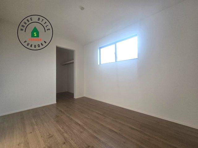 福津市福間南5丁目第6-2棟（2号棟）の内観：施工例|落ち着いた色調の洋室です。