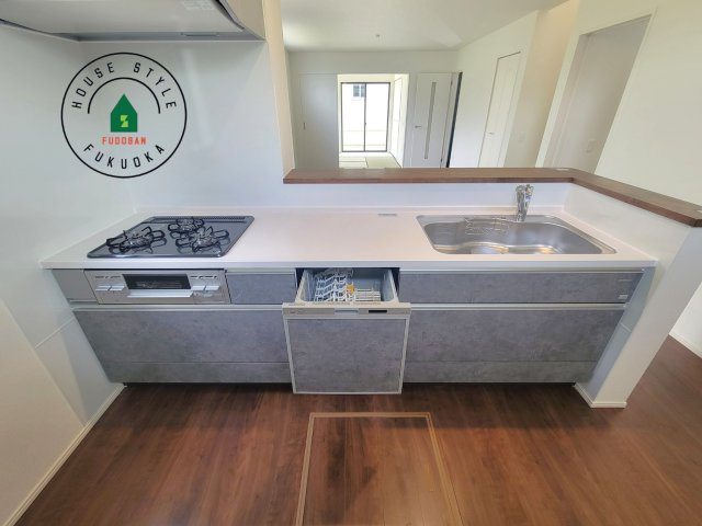 福津市福間南5丁目第6-2棟（2号棟）の内観：施工例|キッチン。グリル・食器洗い乾燥機・浄水器も完備。